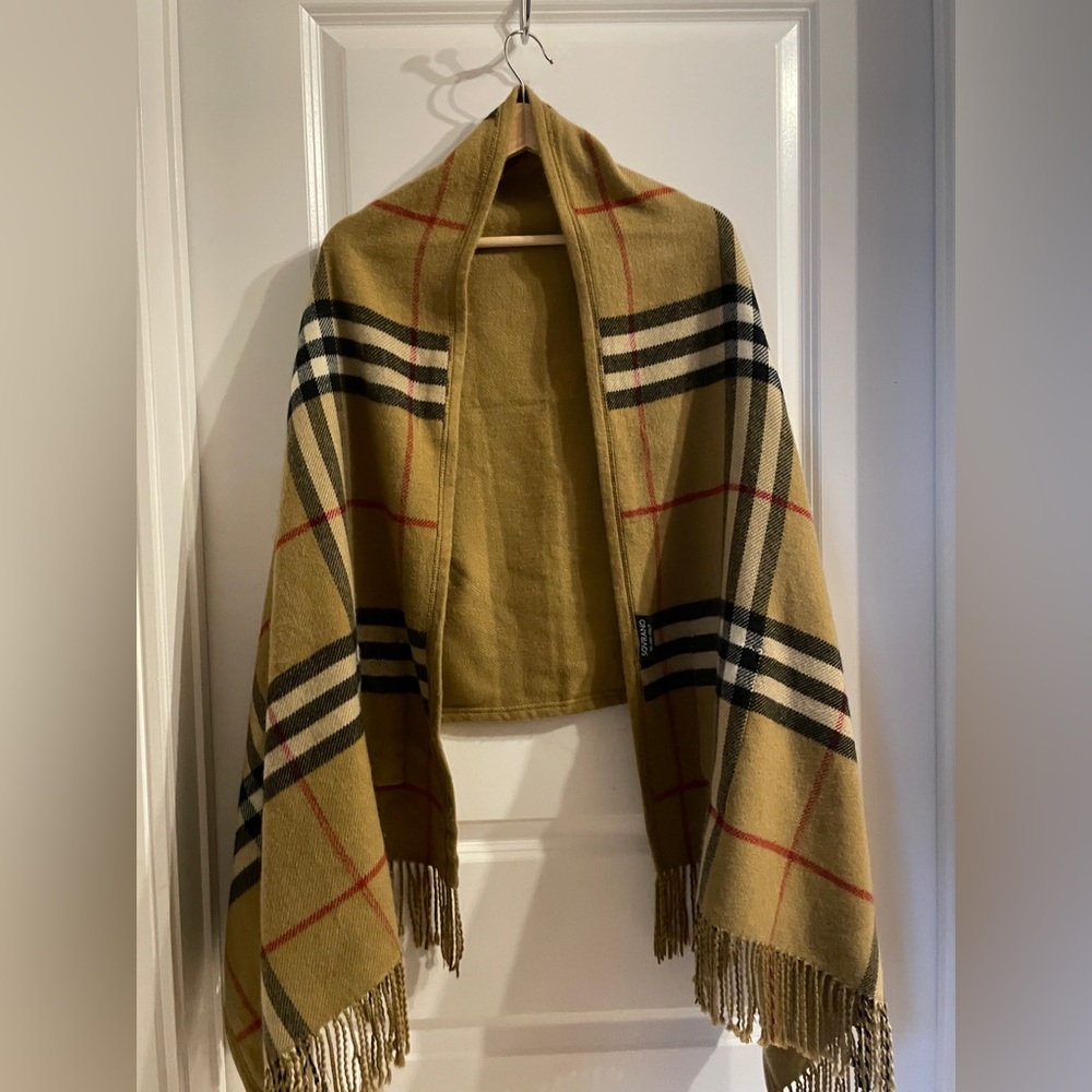 🧣🍁NWOT Sovrano Milano Italy Print Shawl with pockets